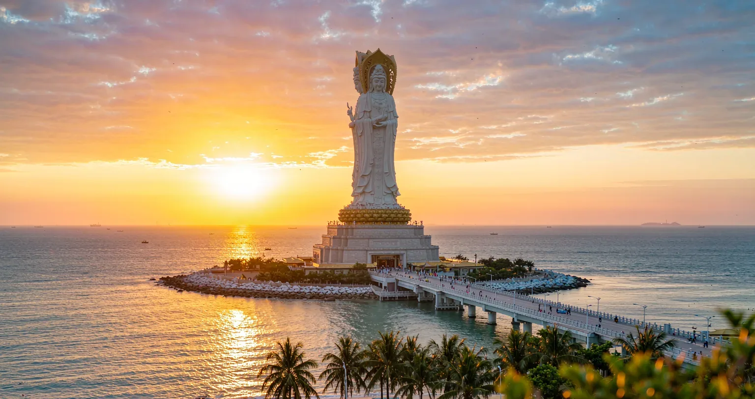 Nanshan &mdash; the 108-metre sea Guanyin